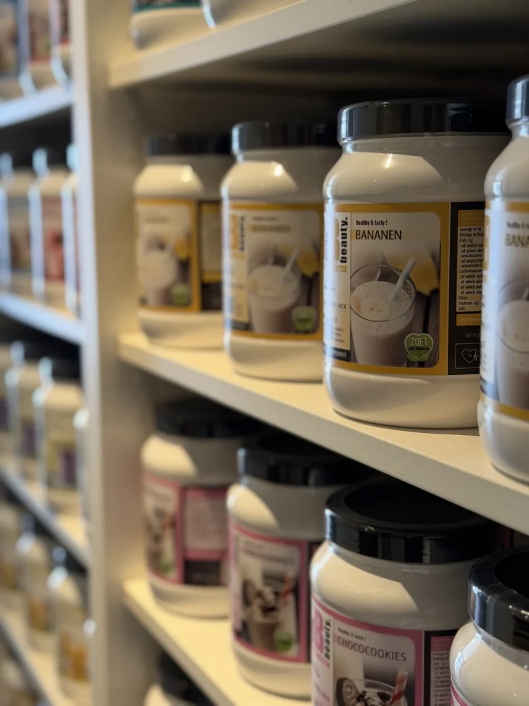 Potten BB shake op een houten schap