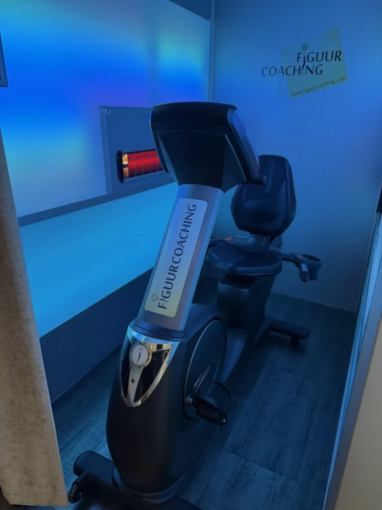 Fiets voor figuurcoaching in een lichtcabine met infrarood